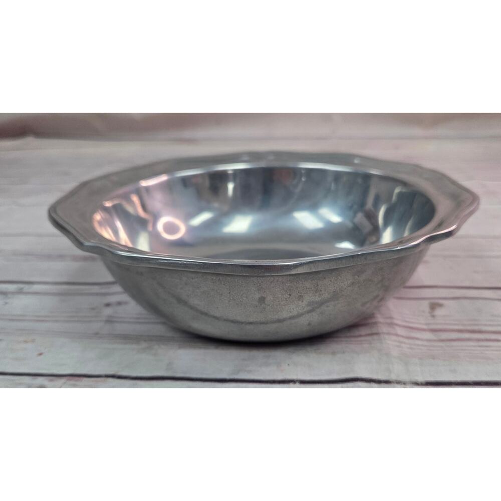 Vintage Wilton Armetale Queen Anne Serving Bowl Pewter 9" Round